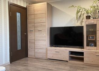 Продается 2-комнатная квартира, 49 м2, Каменск-Шахтинский, микрорайон 60 лет Октября, 6К2