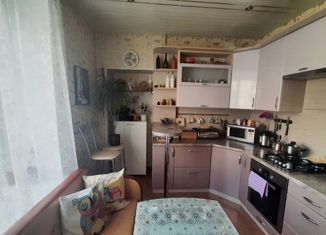 Продам 2-комнатную квартиру, 61 м2, Санкт-Петербург, улица Белоусова, 5, метро Кировский завод