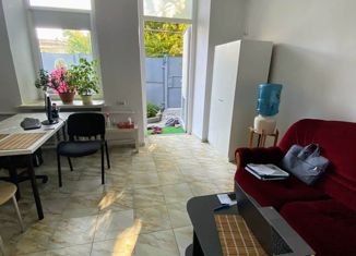 Продам 2-ком. квартиру, 49.2 м2, Симферополь, улица Толстого, 19, Железнодорожный район