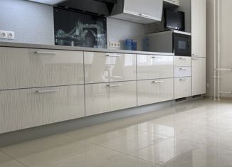 Продам 2-комнатную квартиру, 74 м2, Санкт-Петербург, улица Бадаева, 8к3, улица Бадаева