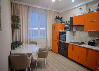 Продаю 2-комнатную квартиру, 72.6 м2, Невинномысск, улица Калинина, 161А