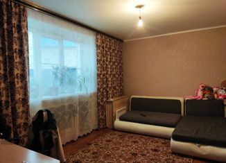Продаю двухкомнатную квартиру, 41 м2, посёлок городского типа Волоконовка, проспект Гая, 4