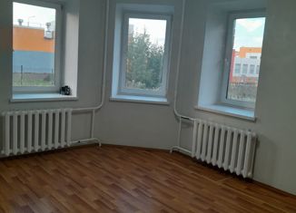 Продаю 2-ком. квартиру, 55 м2, Учалы, улица Мира, 40