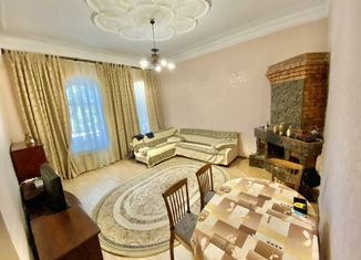 Продаю 2-ком. квартиру, 64.4 м2, Феодосия, улица Карла Маркса, 27