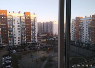 Продам однокомнатную квартиру, 40 м2, Челябинск, улица Агалакова, 66