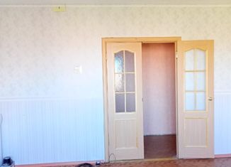 Трехкомнатная квартира на продажу, 65 м2, Пикалёво, улица Металлургов, 15