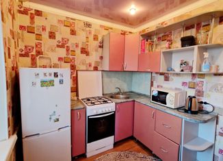 Продается двухкомнатная квартира, 33 м2, Азнакаево, улица Шайхутдинова, 9