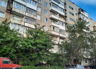 Продается 2-комнатная квартира, 56 м2, Мурманск, улица Свердлова, 40к1