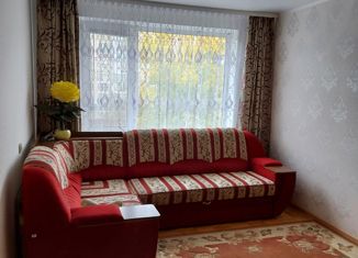 Продается 3-комнатная квартира, 70 м2, Вятские Поляны, улица Урицкого, 20Б