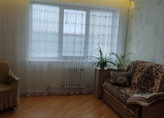 Продам 3-комнатную квартиру, 55 м2, городской посёлок Назия, Комсомольский проспект, 1