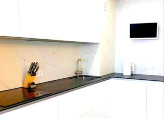 Продаю 2-ком. квартиру, 61 м2, поселок городского типа Стройкерамика, улица Нестора Постникова, 8, ЖК Видный