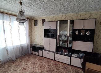 Продается двухкомнатная квартира, 49.2 м2, Порхов, Крестьянская улица, 76