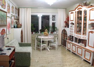Трехкомнатная квартира на продажу, 63.2 м2, Смоленская область, микрорайон Королёвка, 9