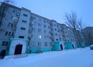 Продается четырехкомнатная квартира, 80 м2, Элиста, 2-й микрорайон, 2-й микрорайон, 21