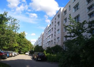 Продаю трехкомнатную квартиру, 72.5 м2, городской посёлок Рощино, Советская улица, 27