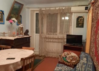 Продается 4-комнатная квартира, 54 м2, поселок городского типа Красносельский, улица Строителей, 12
