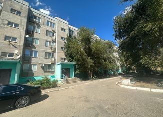 Продается 4-ком. квартира, 86 м2, Элиста, улица Юрия Клыкова, 10