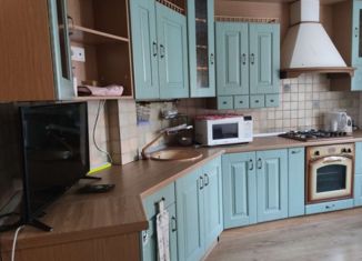 Продам двухкомнатную квартиру, 60.9 м2, городской посёлок Рощино, Садовая улица, 13к1