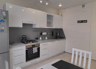 Продам 2-ком. квартиру, 59.8 м2, Красноярский край, улица Ленина, 75