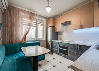 Продается 2-ком. квартира, 54 м2, Москва, улица Хачатуряна, 16, улица Хачатуряна