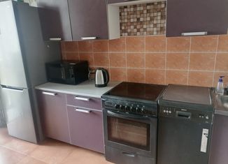 Продам 2-ком. квартиру, 60 м2, Благовещенск, Комсомольская улица, 16