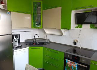 Продам 4-ком. квартиру, 74.5 м2, Добрянка, улица Карла Маркса, 82/2