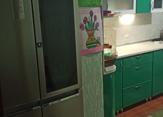 Продается четырехкомнатная квартира, 80.8 м2, Волгодонск, бульвар Великой Победы, 19