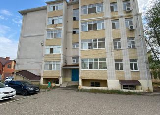 Продажа 2-комнатной квартиры, 67.4 м2, Элиста, улица Басангова, 2А