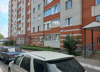 Продается трехкомнатная квартира, 70 м2, Курская область, улица Дейнеки, 5Ж