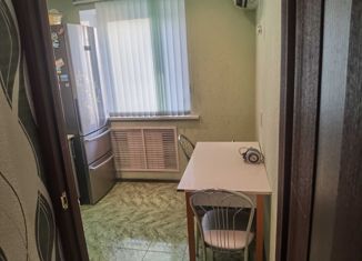 Продажа 1-ком. квартиры, 32 м2, Волгоград, улица 64-й Армии, 34