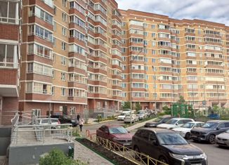 Продаю 3-комнатную квартиру, 72 м2, Сосновоборск, улица Ленинского Комсомола, 37