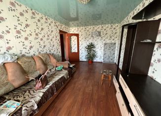 Продам однокомнатную квартиру, 32 м2, Азнакаево, улица Лобачевского, 1