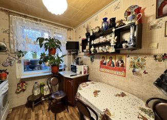 Продается 2-комнатная квартира, 47.4 м2, Свердловская область, улица Старых Большевиков, 54