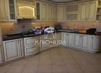 Продаю 4-комнатную квартиру, 100 м2, станица Ессентукская, улица Гагарина, 5