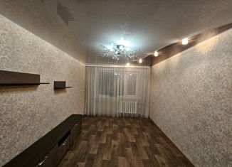 Продам 3-ком. квартиру, 61.8 м2, поселок городского типа Новый Городок, Киевская улица, 55