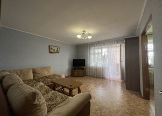 Продается 4-комнатная квартира, 75 м2, Азнакаево, улица Лобачевского, 3