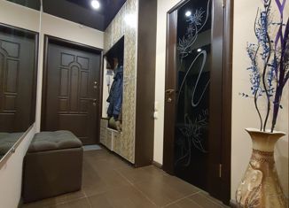 Продается 3-комнатная квартира, 90 м2, Челябинск, улица Маршала Чуйкова, 36, жилой район Краснопольская Площадка 1