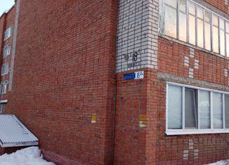 Продаю 4-ком. квартиру, 80 м2, Вятские Поляны, улица Урицкого, 18Б