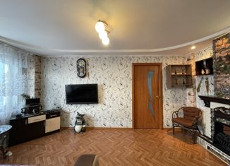 Продажа 2-комнатной квартиры, 40 м2, Абакан, улица Кати Перекрещенко, 2