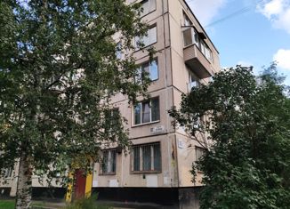 Продается 1-ком. квартира, 31.5 м2, Санкт-Петербург, проспект Ветеранов, 92, муниципальный округ Ульянка