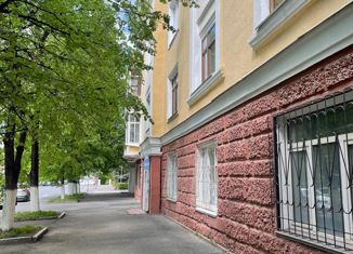 Продается 3-комнатная квартира, 86.6 м2, Кемерово, улица Николая Островского, 28, Центральный район