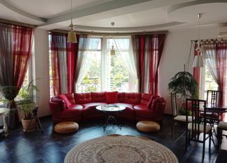Продается трехкомнатная квартира, 110 м2, поселок городского типа Восход, улица Авроры, 52