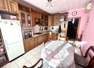 Продаю 4-ком. квартиру, 104 м2, Ставрополь, микрорайон № 26, улица Серова, 65