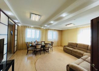 Продам 3-комнатную квартиру, 110 м2, Петропавловск-Камчатский, улица Ларина, 40