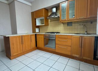 Продается 3-ком. квартира, 80.5 м2, Якутск, Строительный округ, улица Дзержинского, 13/3