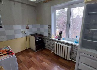 Продается 3-комнатная квартира, 60 м2, поселок городского типа Черемушки, посёлок городского типа Черёмушки, 38