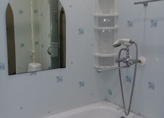 Продажа 3-ком. квартиры, 38 м2, посёлок городского типа Комсомольский, Республиканская улица, 14