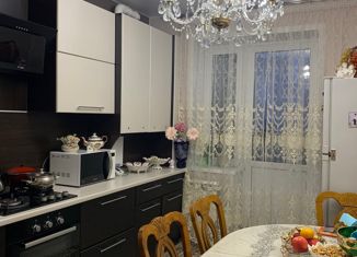 Продажа 2-ком. квартиры, 62 м2, Александров, улица Жулёва, 1к1