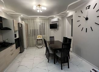 Продажа трехкомнатной квартиры, 98 м2, Калмыкия, улица Юрия Клыкова, 81Гк2
