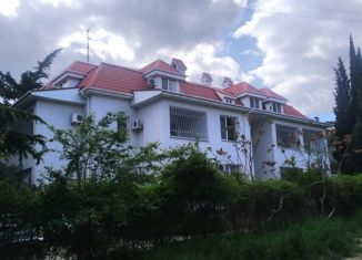 Продам 2-комнатную квартиру, 62.3 м2, посёлок городского типа Партенит, улица Победы, 12